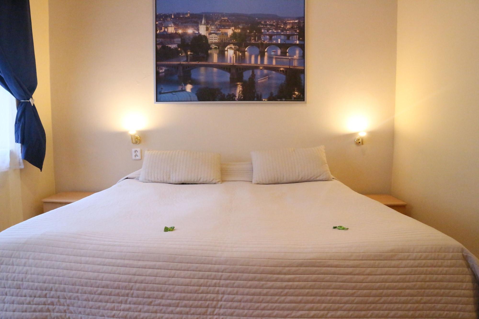 City Lounge Crown Hotel براغ المظهر الخارجي الصورة