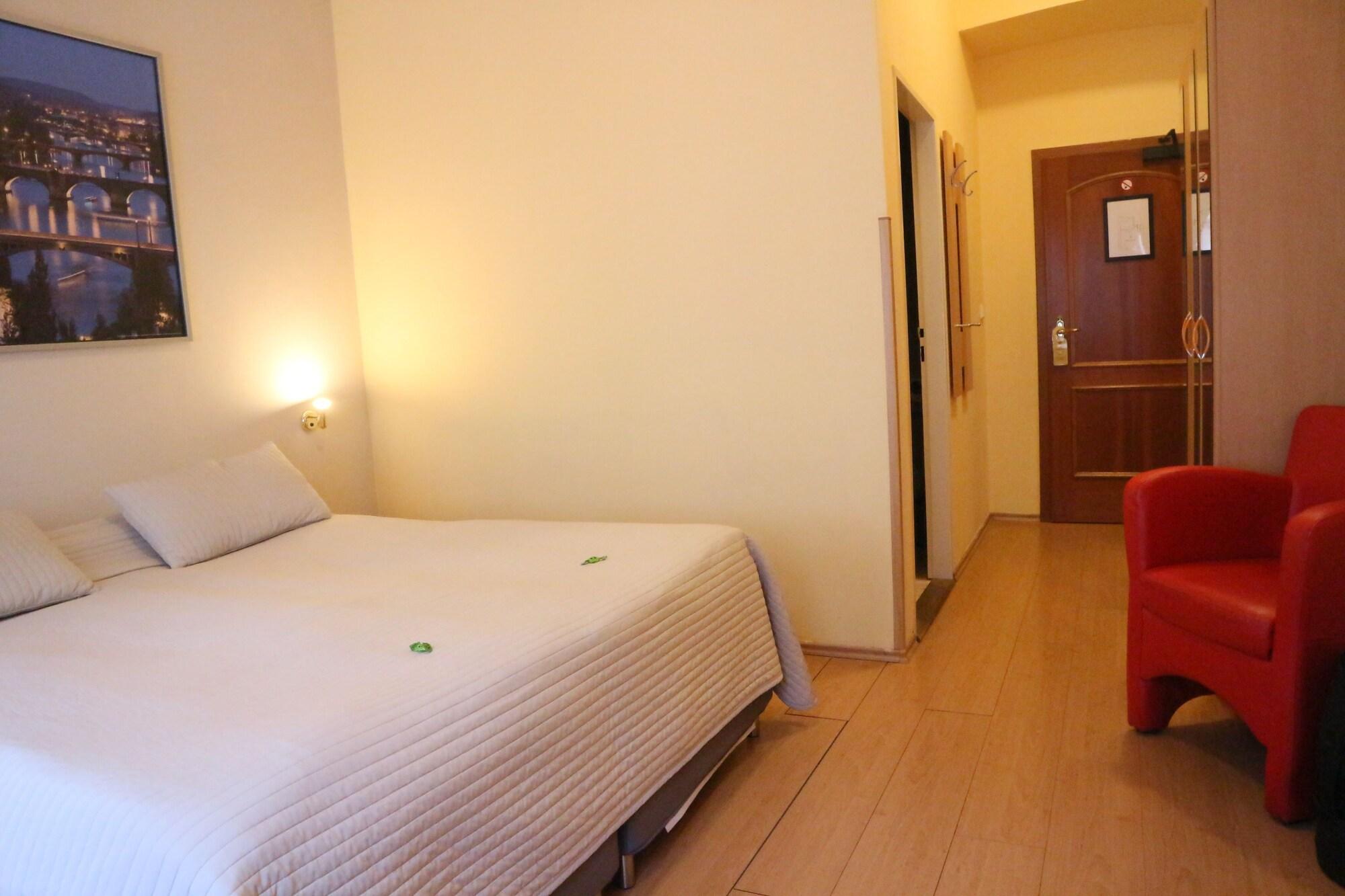 City Lounge Crown Hotel براغ المظهر الخارجي الصورة