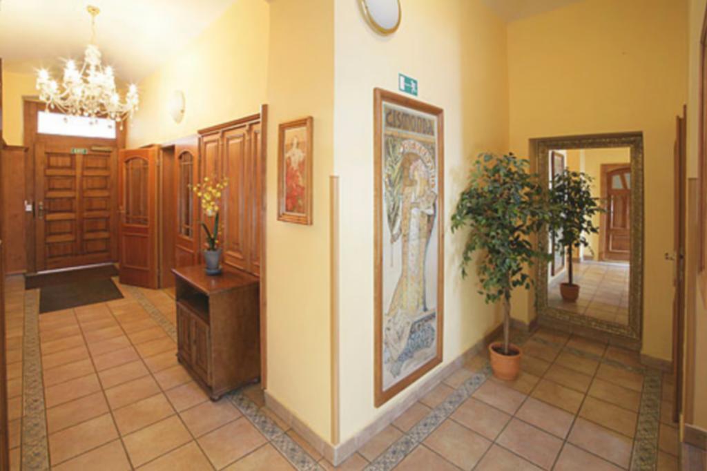 City Lounge Crown Hotel براغ المظهر الخارجي الصورة