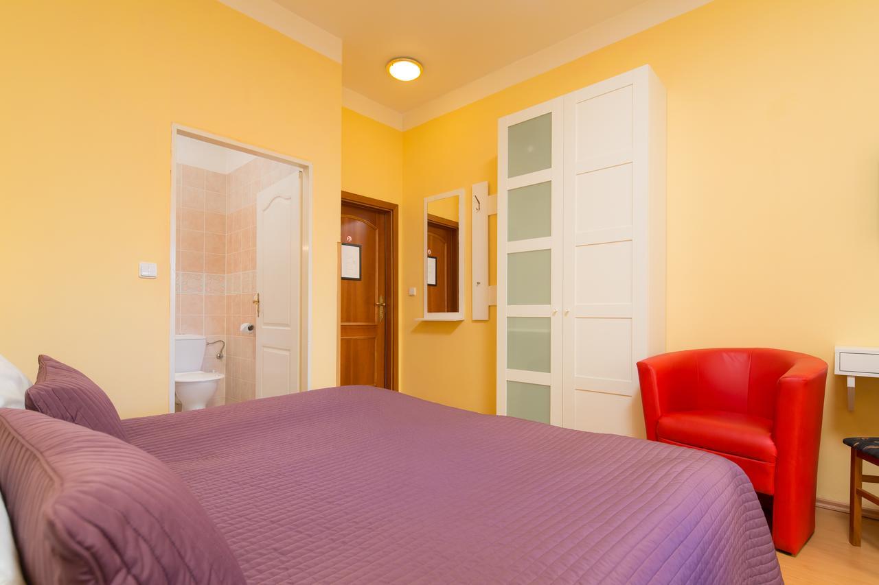 City Lounge Crown Hotel براغ المظهر الخارجي الصورة